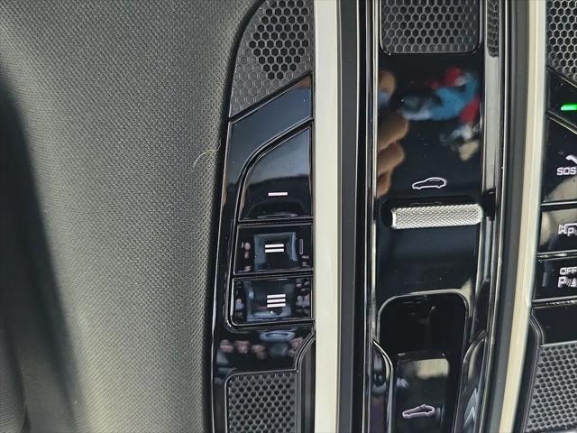 2023 Porsche Cayenne E-Hybrid Platinum Edition
