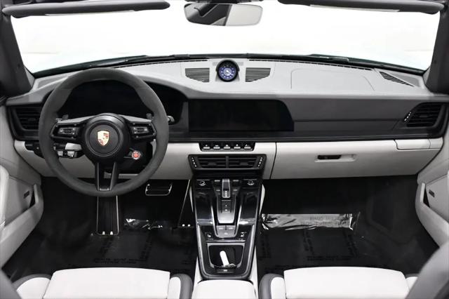 2026 Porsche 911 Carrera 4 GTS Cabriolet