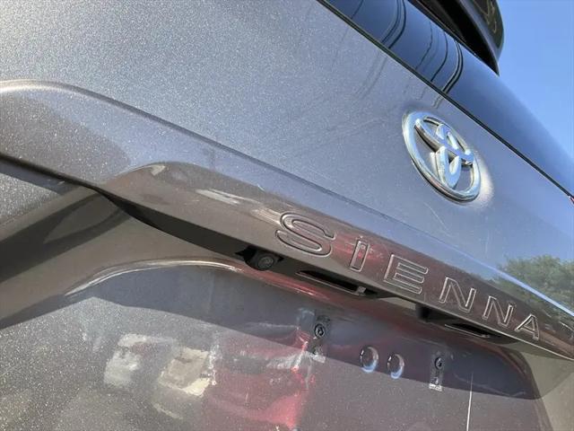2017 Toyota Sienna LE 7 Passenger