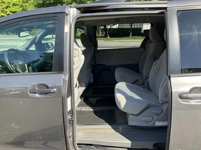 2017 Toyota Sienna LE 7 Passenger