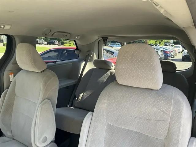 2017 Toyota Sienna LE 7 Passenger