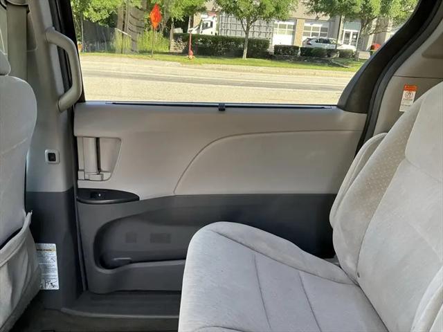 2017 Toyota Sienna LE 7 Passenger