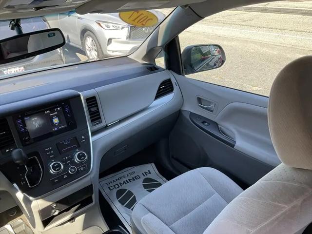 2017 Toyota Sienna LE 7 Passenger