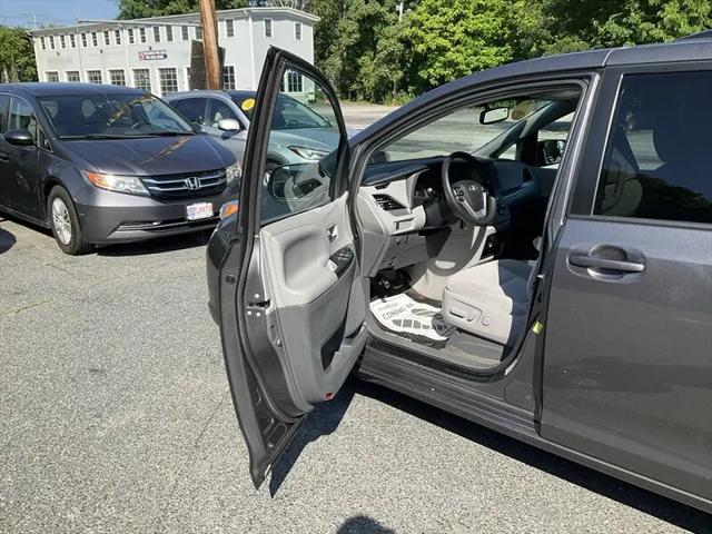 2017 Toyota Sienna LE 7 Passenger