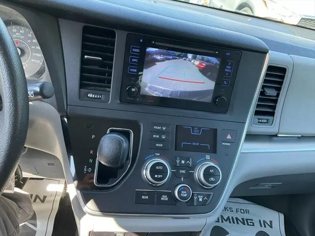 2017 Toyota Sienna LE 7 Passenger
