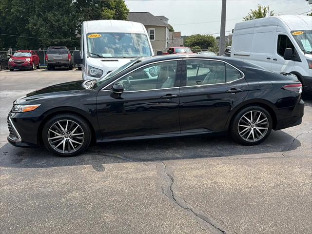 2022 Toyota Camry Hybrid XLE