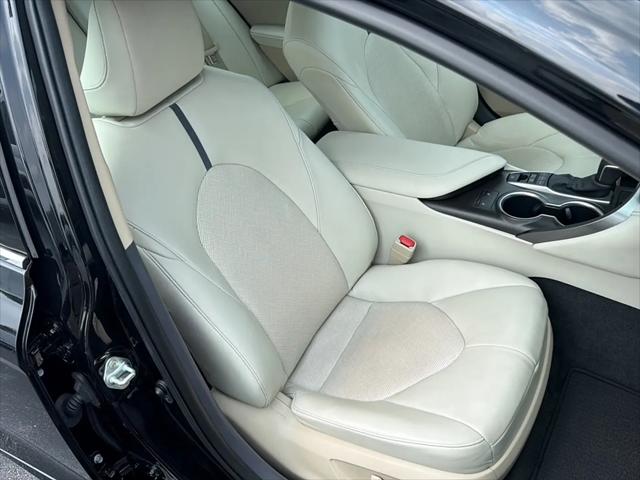 2022 Toyota Camry Hybrid XLE