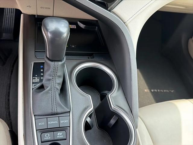 2022 Toyota Camry Hybrid XLE
