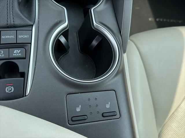 2022 Toyota Camry Hybrid XLE