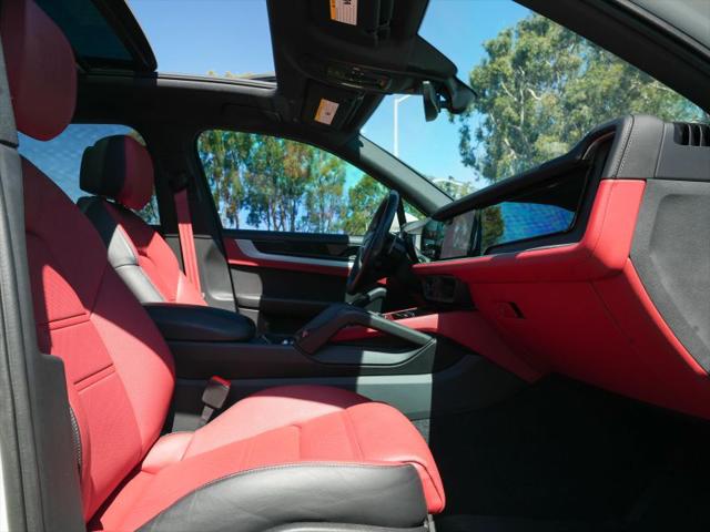 2024 Porsche Cayenne Base