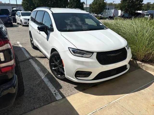 2024 Chrysler Pacifica Touring L for sale in Indianapolis, IN