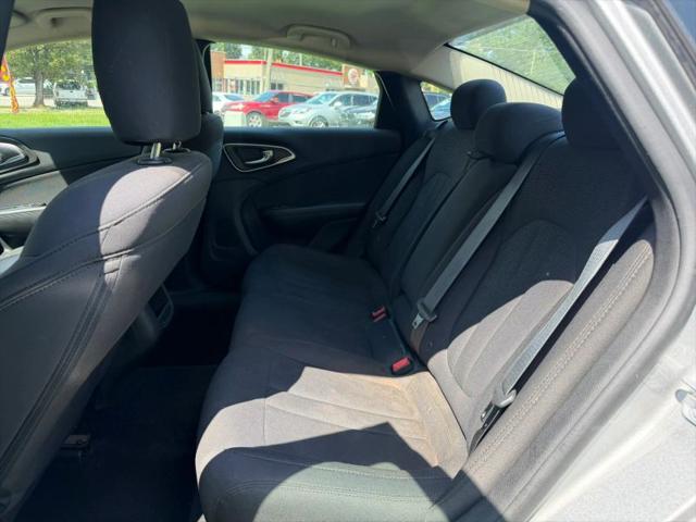 2016 Chrysler 200 LX