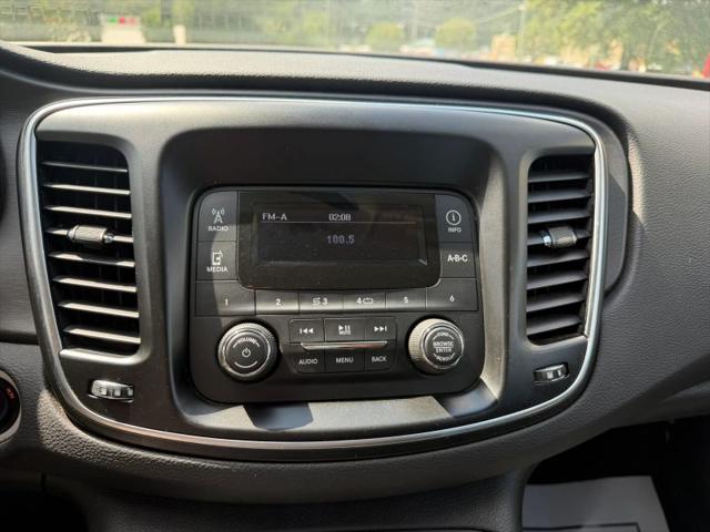 2016 Chrysler 200 LX
