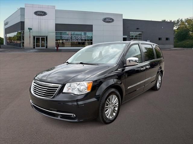 2016 Chrysler Town & Country Touring-L for sale in Ferndale, MI