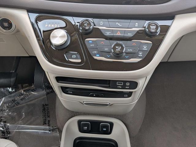 2017 Chrysler Pacifica Touring-L Plus