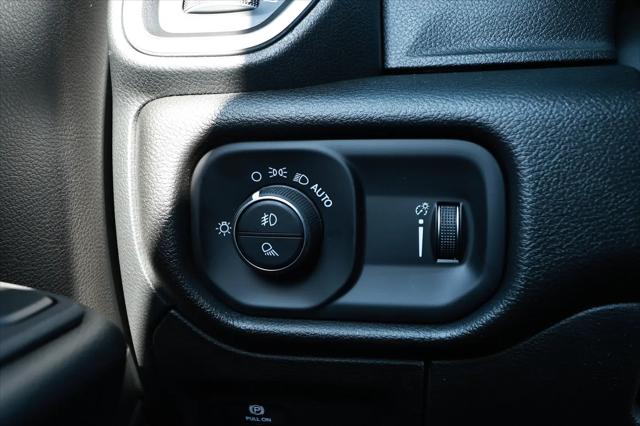 2026 Ram 1500 Express Crew Cab 4x4 57 Box