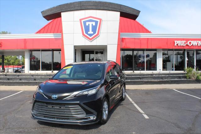 2022 Toyota Sienna XLE for sale in Taylor, MI