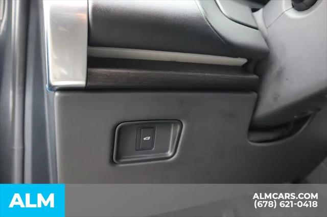 2025 Land Rover Range Rover P400 SE 7 Seat