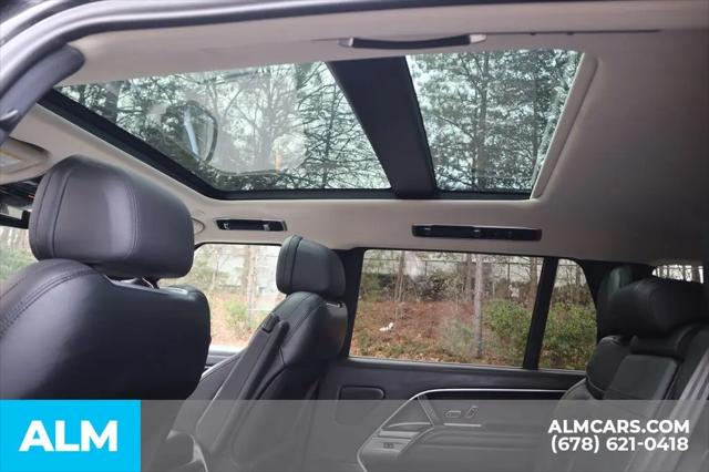2025 Land Rover Range Rover P400 SE 7 Seat