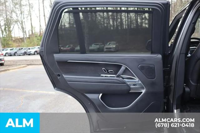 2025 Land Rover Range Rover P400 SE 7 Seat