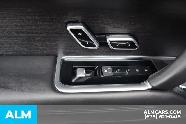 2025 Land Rover Range Rover P400 SE 7 Seat