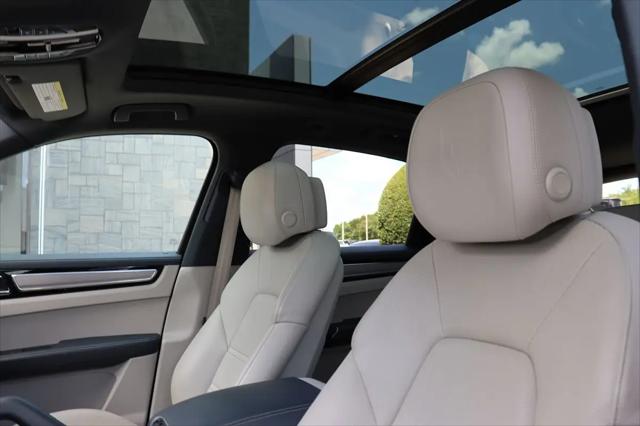 2023 Porsche Cayenne Platinum Edition