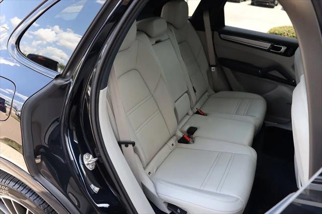 2023 Porsche Cayenne Platinum Edition