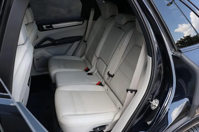 2023 Porsche Cayenne Platinum Edition