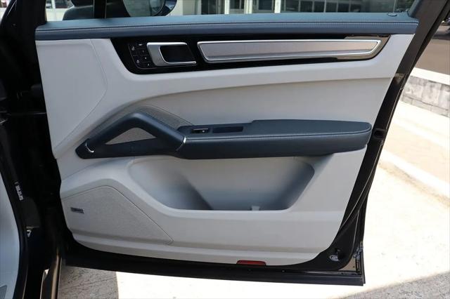 2023 Porsche Cayenne Platinum Edition