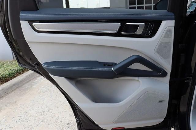 2023 Porsche Cayenne Platinum Edition