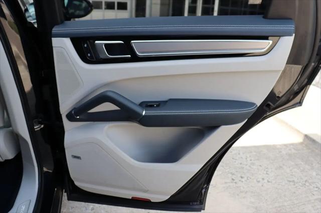 2023 Porsche Cayenne Platinum Edition