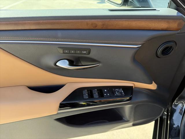 2025 Lexus ES 300h ES 300h