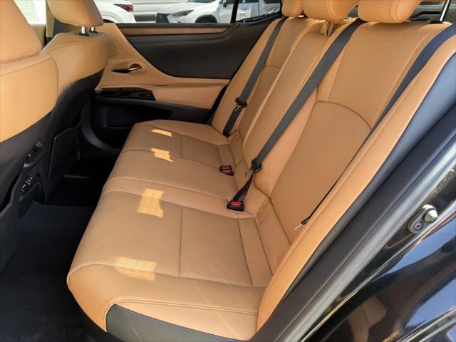 2025 Lexus ES 300h ES 300h