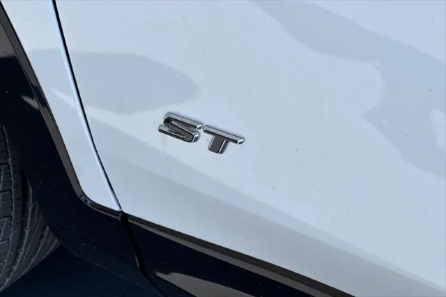 2026 Buick NV Sport Touring FWD