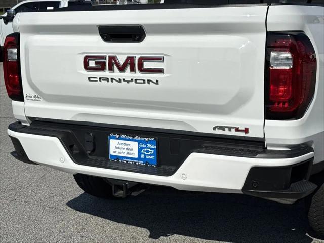 2023 GMC Canyon 4WD Crew Cab Short Box AT4