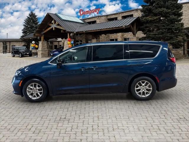 2025 Chrysler Pacifica Select