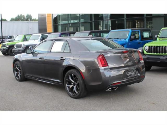 2023 Chrysler 300 Touring L