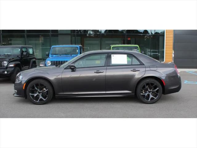 2023 Chrysler 300 Touring L