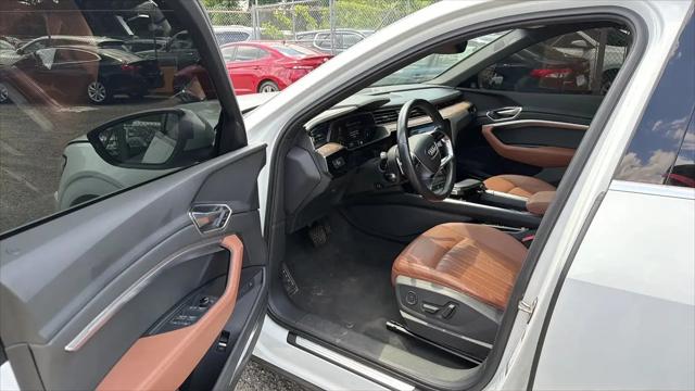 2019 Audi e-tron Premium Plus