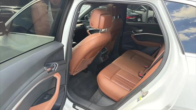 2019 Audi e-tron Premium Plus