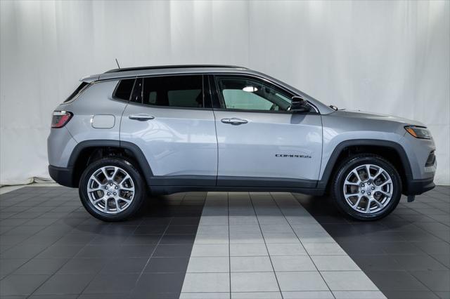 2022 Jeep Compass Latitude Lux 4x4 2022 Jeep Compass Latitude Lux 4x4