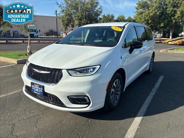 2024 Chrysler Pacifica Hybrid Select