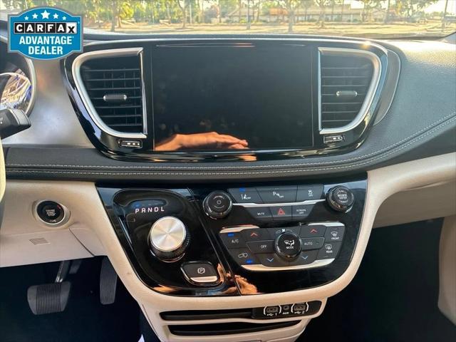 2024 Chrysler Pacifica Hybrid Select
