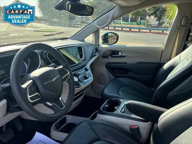 2024 Chrysler Pacifica Hybrid Select