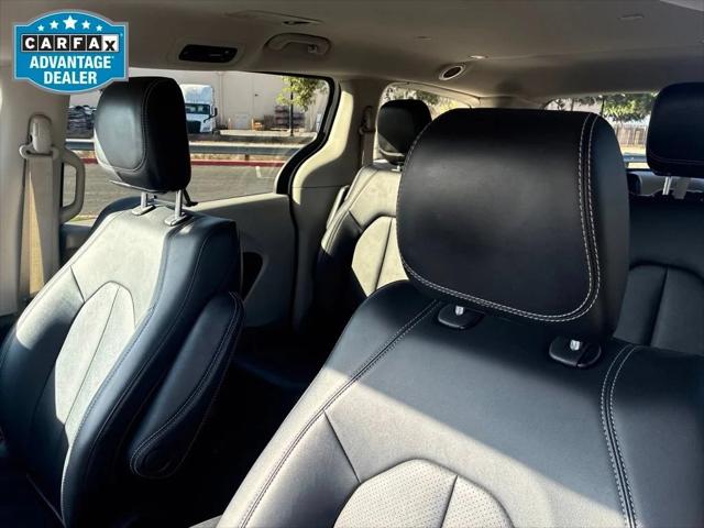 2024 Chrysler Pacifica Hybrid Select