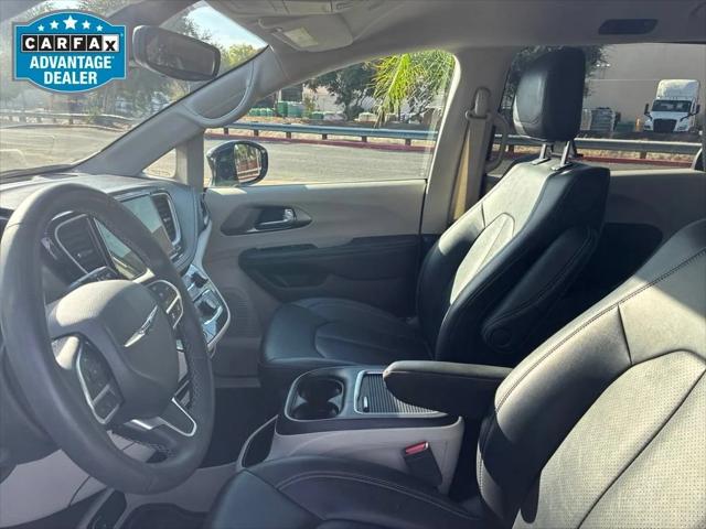 2024 Chrysler Pacifica Hybrid Select