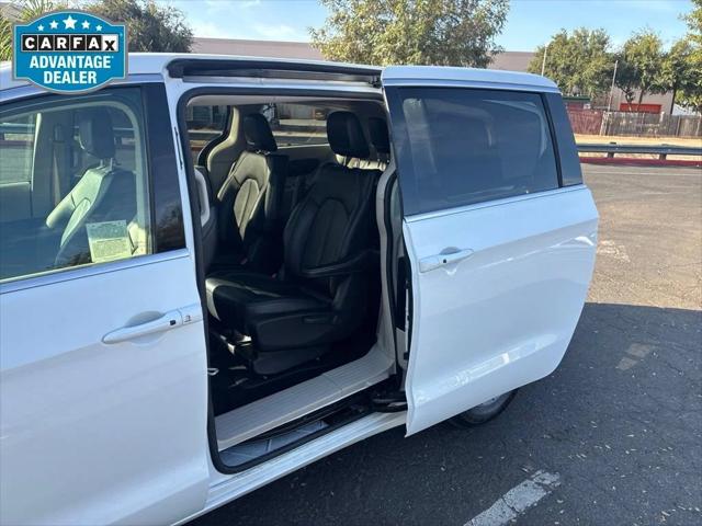 2024 Chrysler Pacifica Hybrid Select