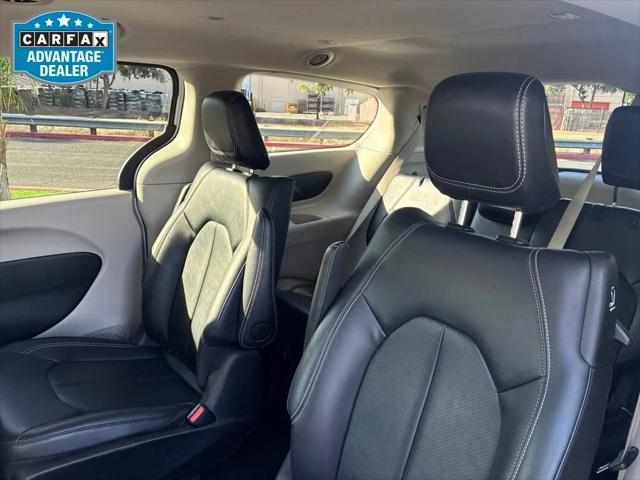 2024 Chrysler Pacifica Hybrid Select