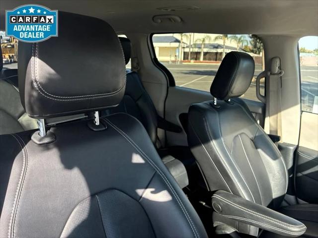 2024 Chrysler Pacifica Hybrid Select