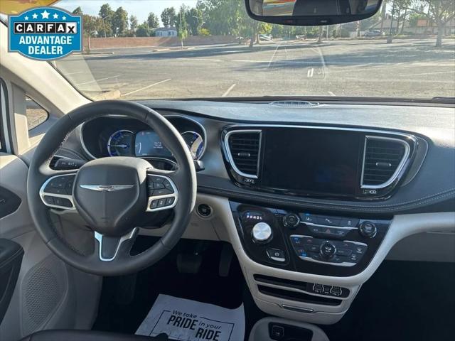 2024 Chrysler Pacifica Hybrid Select